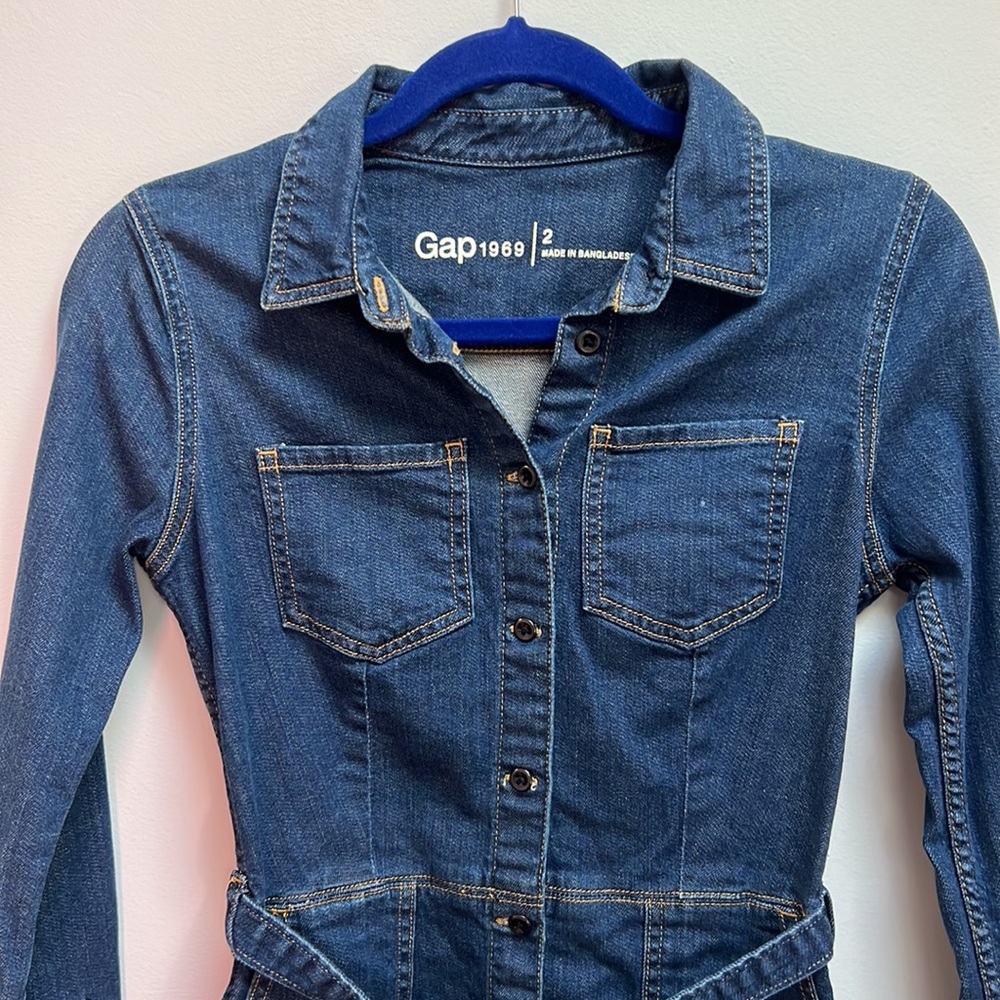 Gap denim dress, size 2, button up, belted - Picture 3 of 5